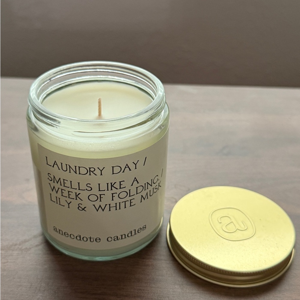 Anecdote candle laundry day